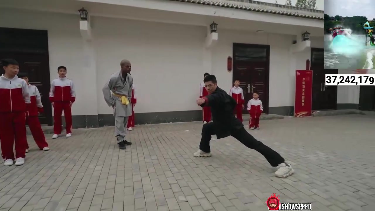 甲亢哥speed学习功夫用身体硬抗棍子 被棍子敲得直嚎“Master！”